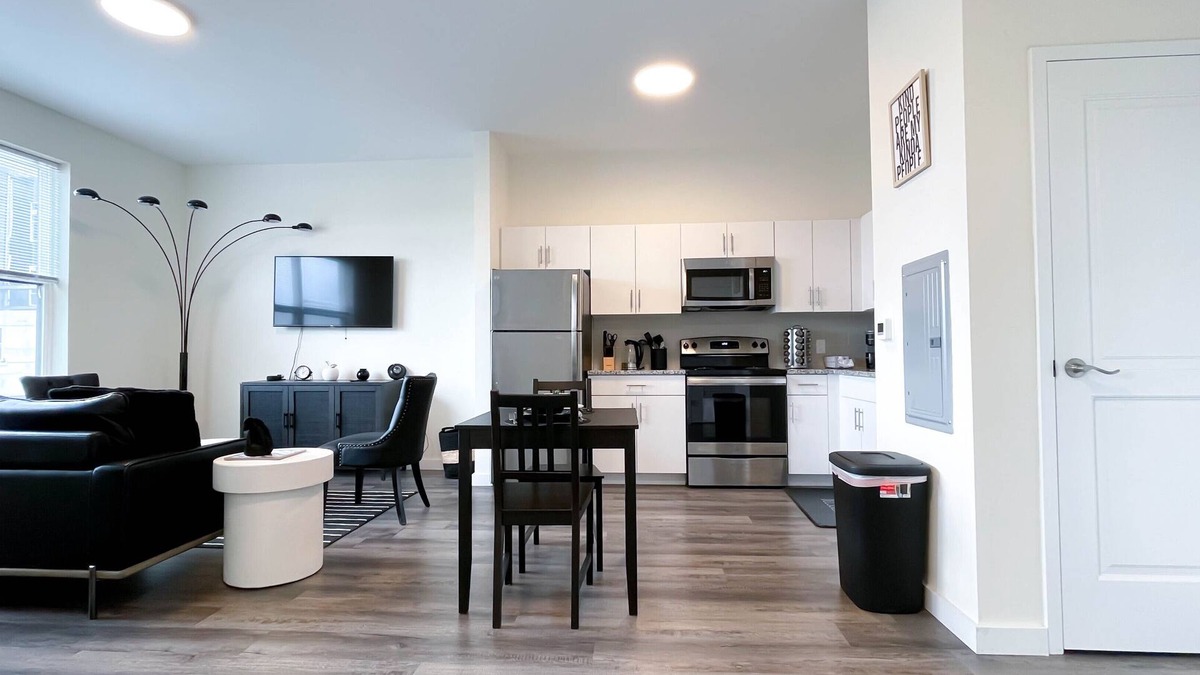 Bound Brook Apartment | ★Black & White Themed| 1BD/1BA|Parking★