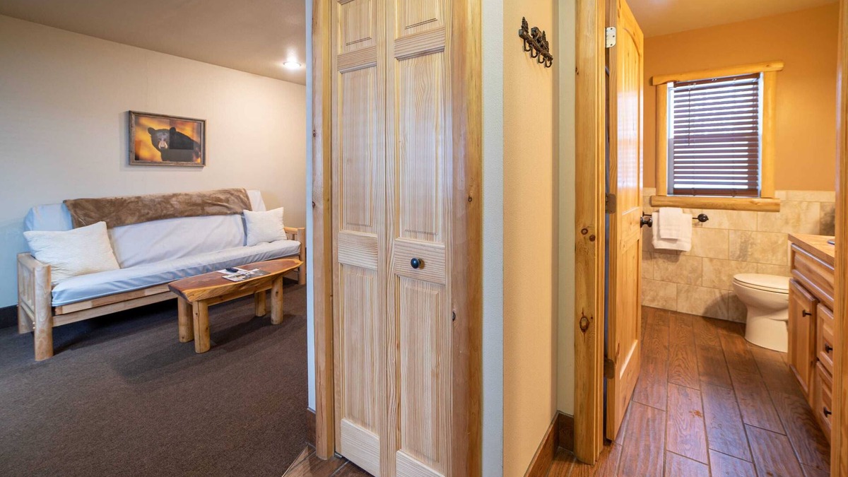 Indian River Apartment | Blackbear Lodge at The Totem Lodges