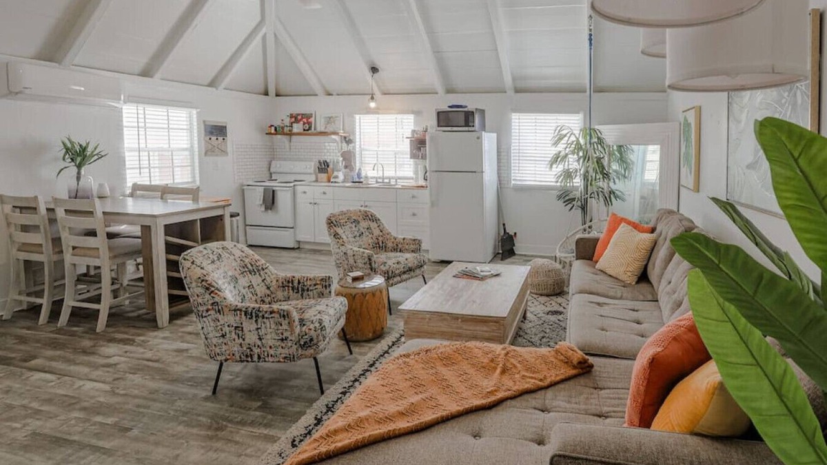 Estate East Street Apartment | Blackbeard's Rendezvous - Downtown Danish Villa