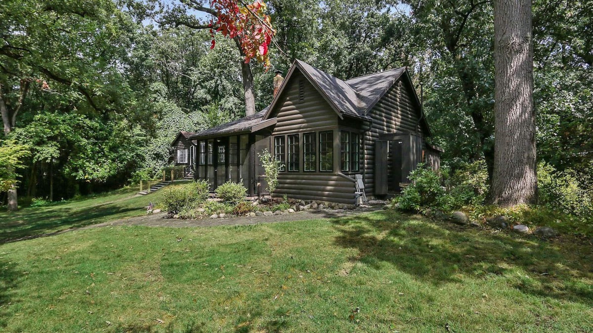 Michiana Cabin | Blackberry Cabin of Michiana with a hot tub