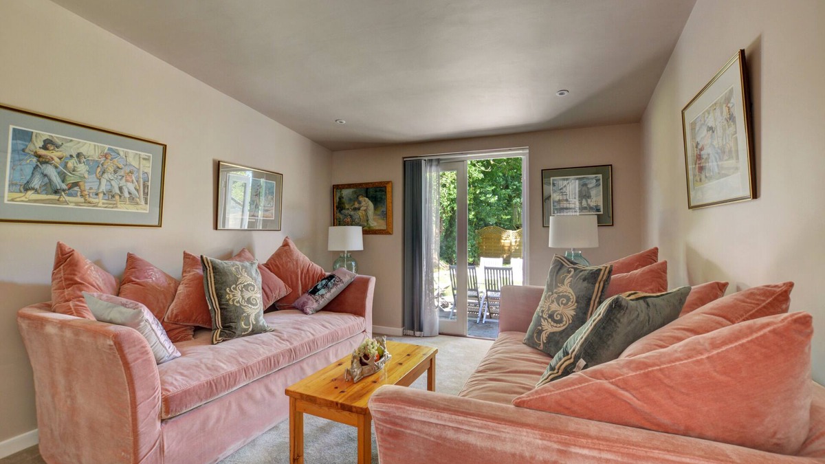 Roughton House | Blackberry Cottage - Two Bedroom House, Sleeps 4