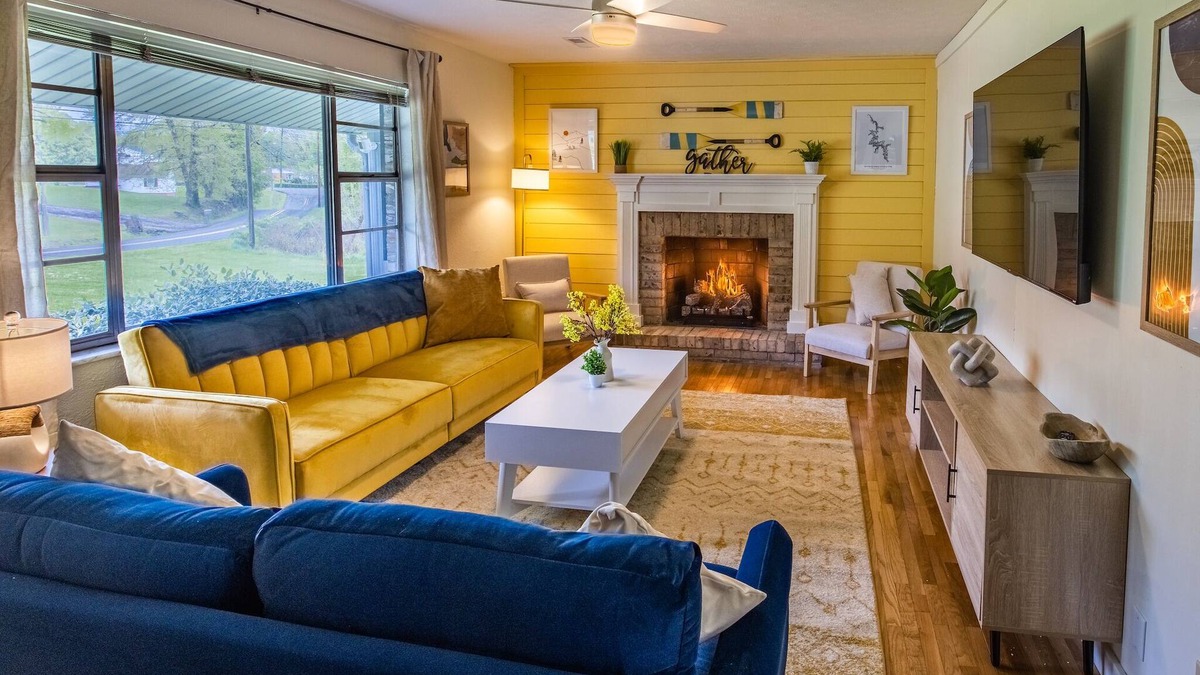 Summerlee House | Blackberry Grove 2.0acre+BBQ+FirePit+CornHole+Pets+NewRiverGorge National Park
