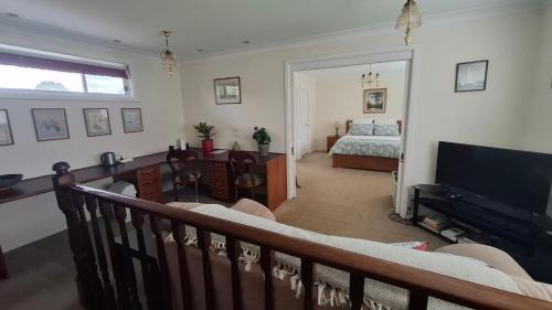 Forest Hill Bed & Breakfast | Blackburn Lake Bed and Breakfast