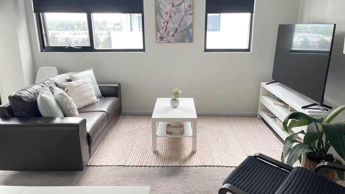 Monash Apartment | Blackdiamond 504 - Beautiful modern 2bd/2bth apartment + pool, spa, sauna access