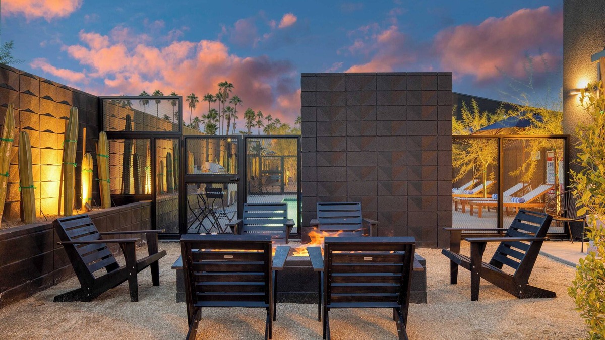 Downtown Palm Springs Hotel | Blackhaus Full Buyout by Avantstay 16-room Hotel