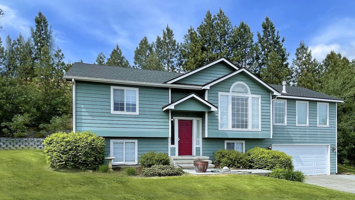 Spokane House | Blackhawk 5BD Home: Hot Tub, Arcade, near Whitworth & Green Bluff