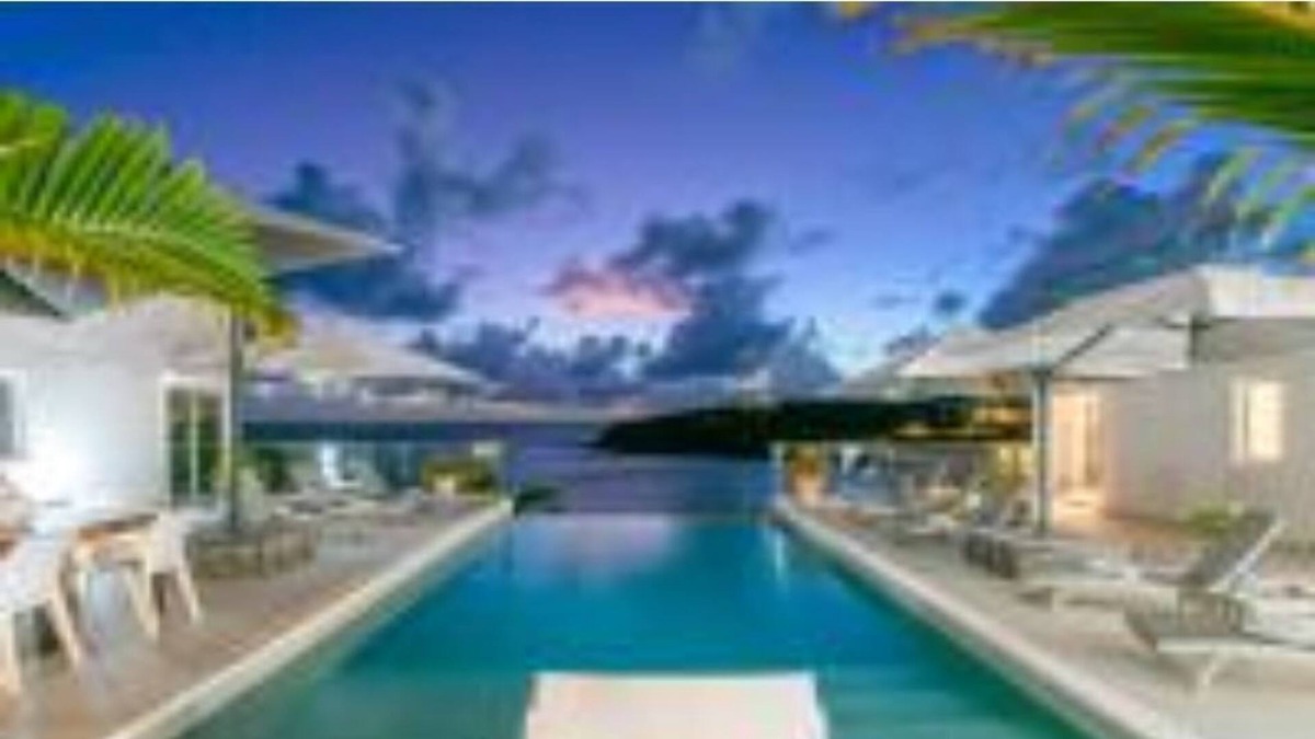 Indigo Bay Apartment | BlackPalm Apt1 (2 bedrooms, terrace, deck & garden sea view)