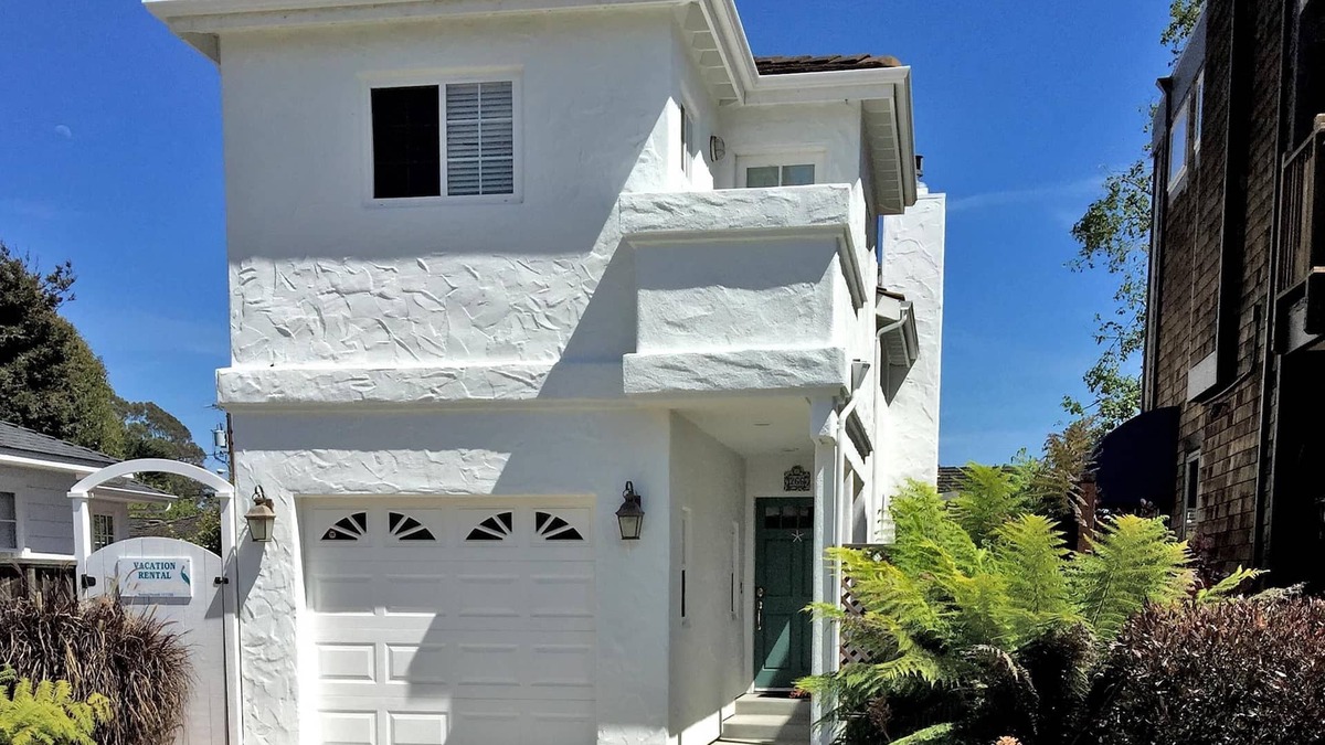 Eastside Santa Cruz House | Blacks Beach Retreat,Wi-Fi, near Harbor & Steps to Twin Lakes Beach!