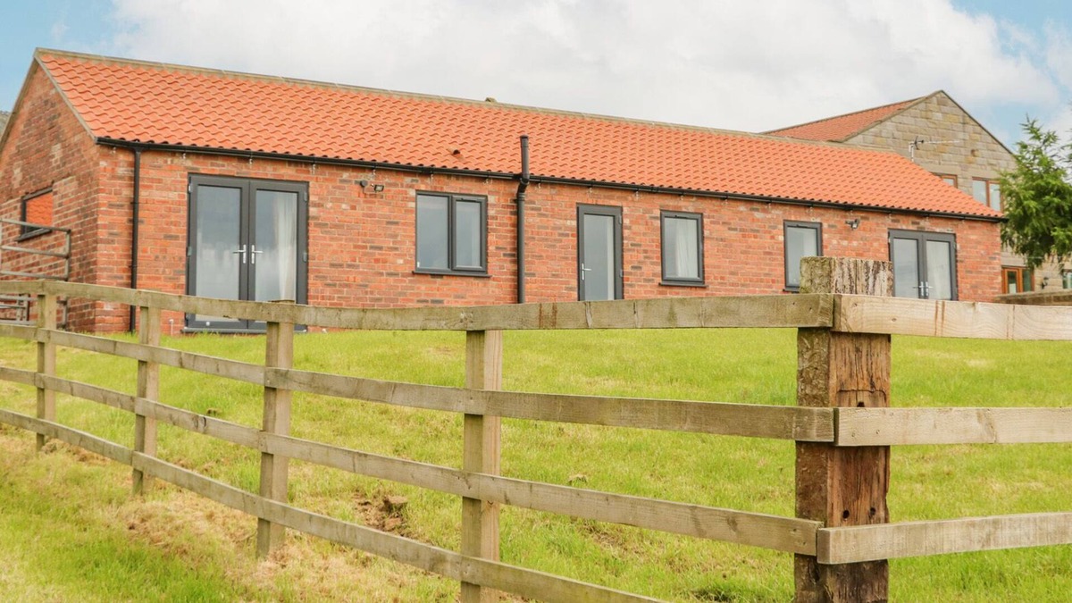 Thirsk Cottage | BLACKTHORN COTTAGE, family friendly, with a garden in Borrowby