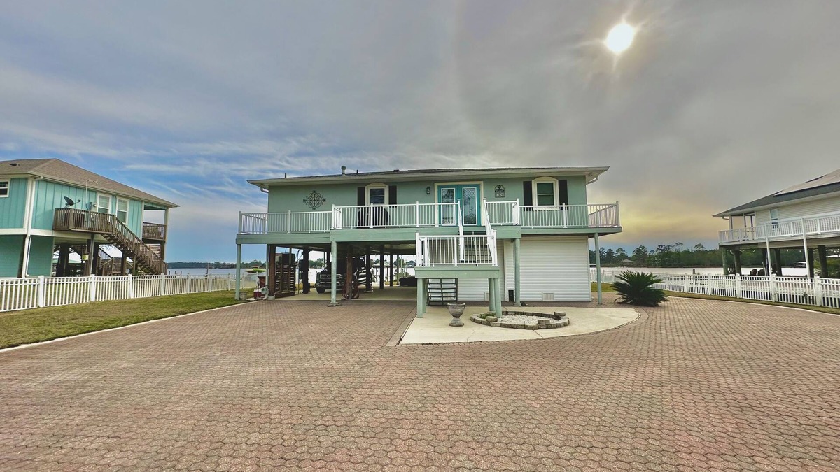 Harold House | Blackwater Bay Bungalow - Pet friendly waterfront home!