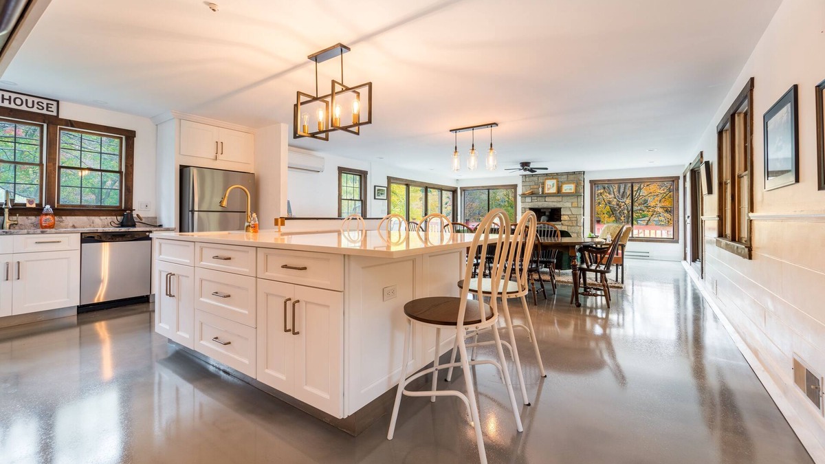 Woodbury House | Blackwoods Old Country Home 5 Bedroom Home by RedAwning
