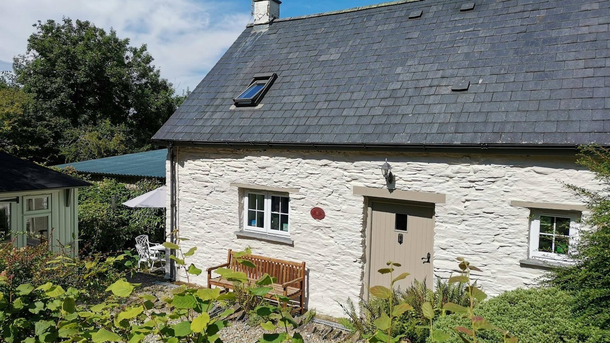 Newcastle Emlyn Cottage | Blaenfforest Granary, Newcastle Emlyn