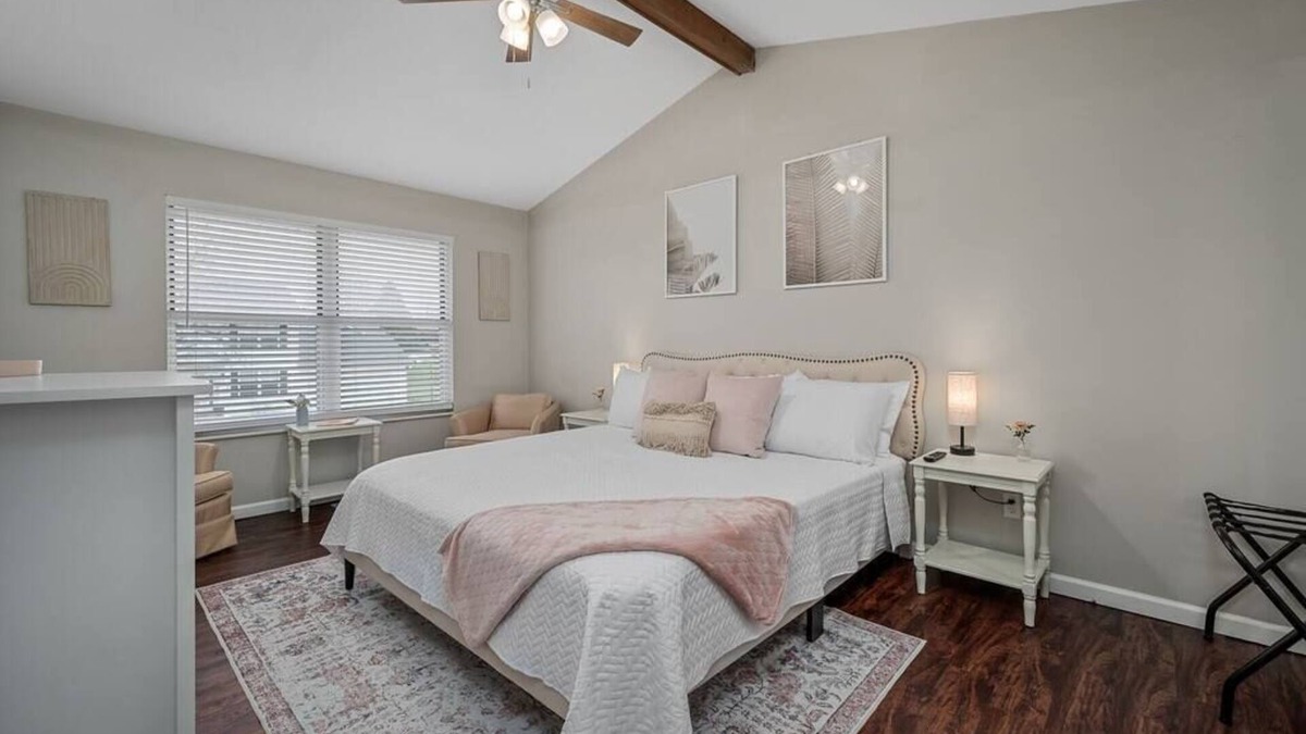 Weldon Spring Heights House | Blairs House 4 Bed 3 Bath - Sleeps 8