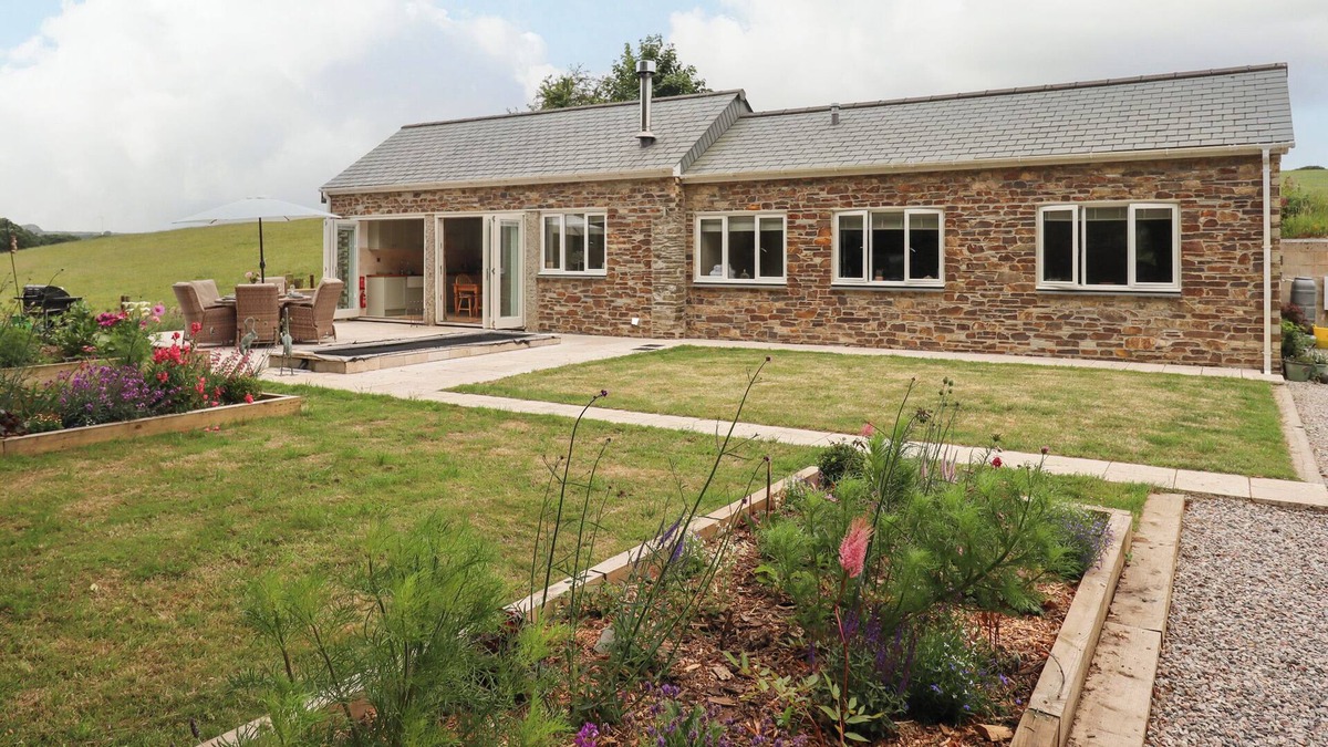 Pelynt Cottage | BLAKE COTTAGE, pet friendly, character holiday cottage in Pelynt