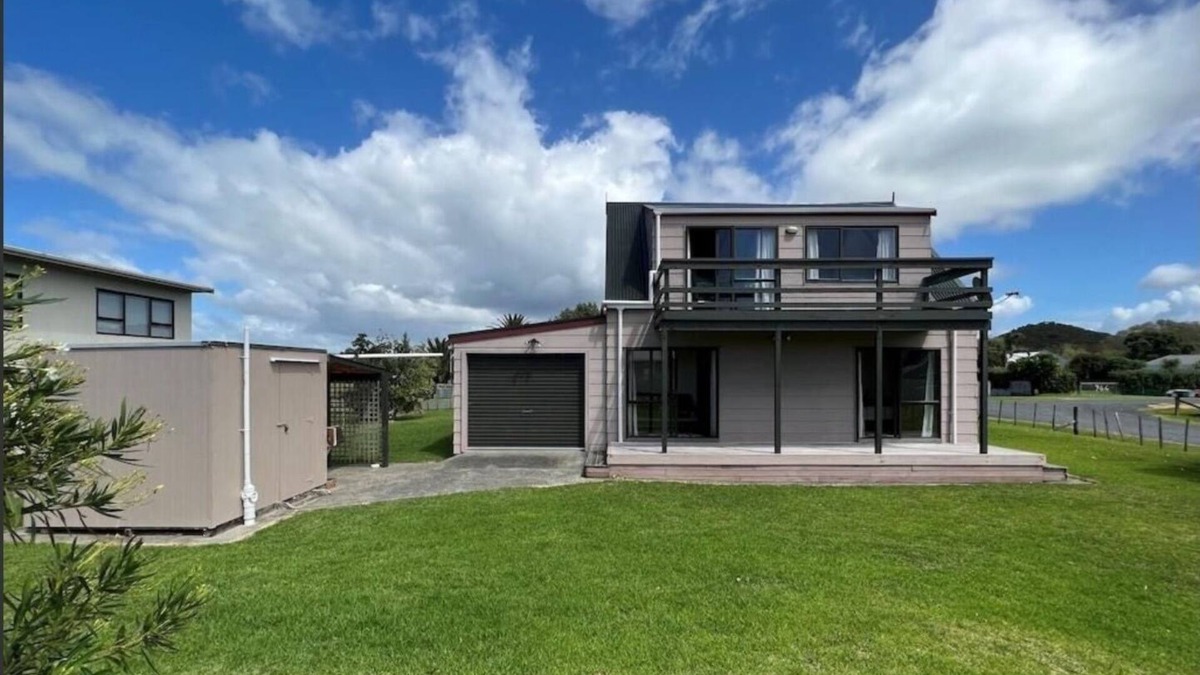 Whangaruru House | Bland Bay Bach