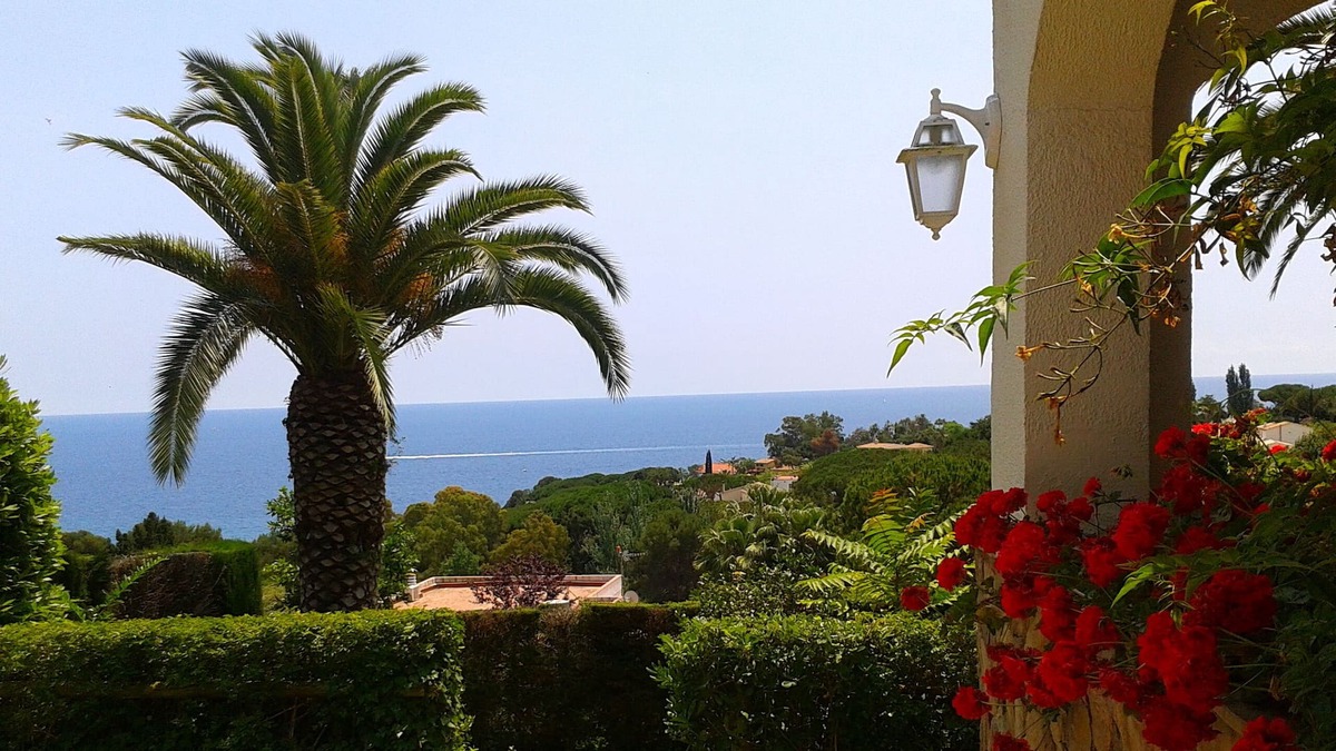 Blanes Ski Chalet | Blanes: House / Villa - BlanesHouse with garden