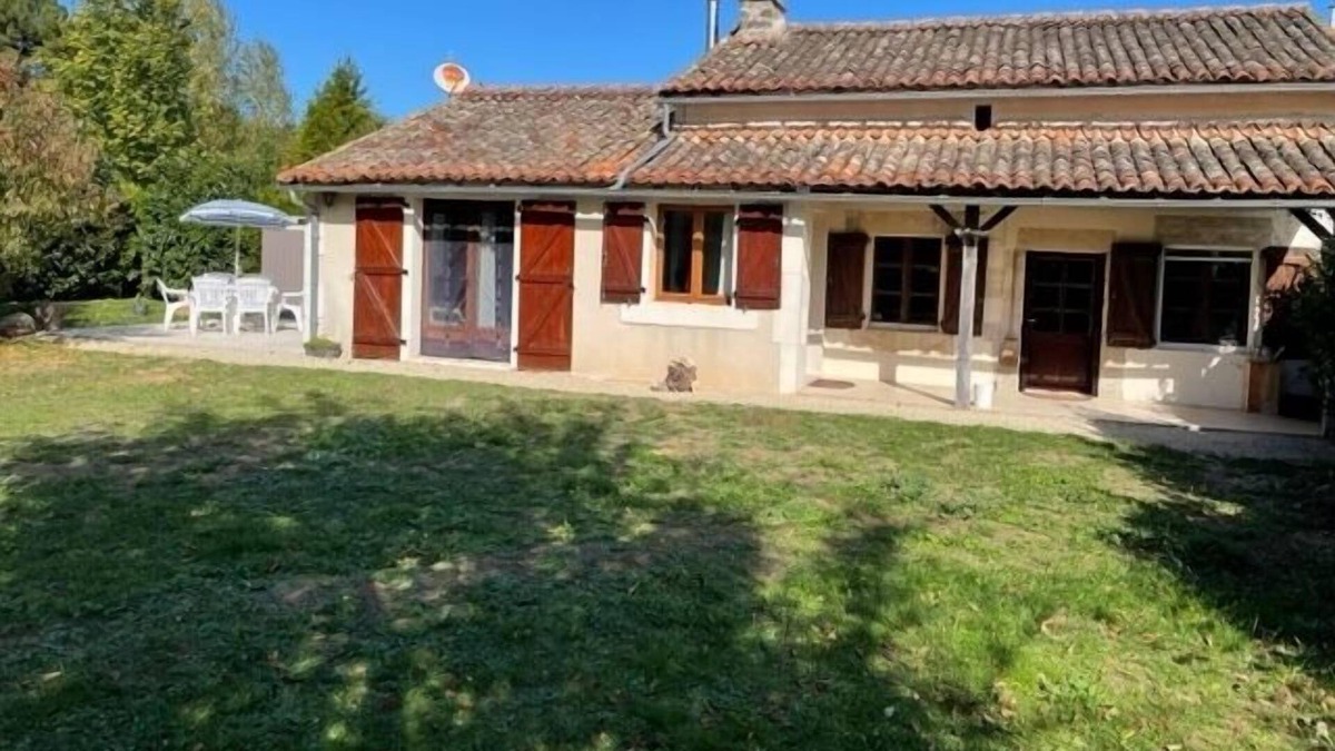 Blanzay House | Blanzay Stone Villa, a property with a garden, is set in Blanzay
