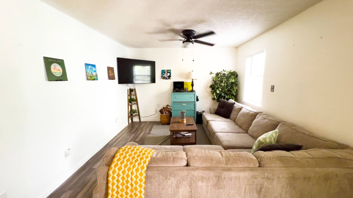 Nichols Apartment | Blast From The Past- Retro BnB🕺🏽📼