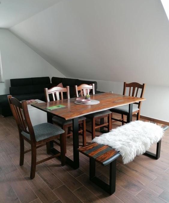 Dvor House | BLATNIKOV HRAM