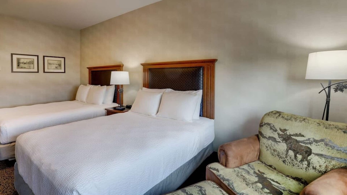 Sioux City Hotel | Blend of History & Comfort: Lodge Stay Near Missouri River, Parking