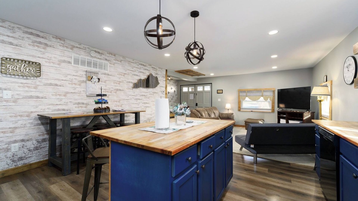 Williamstown House | Blessed Charming 2-Bedroom Bungalow, 3 Miles From The World Known Ark Encounter