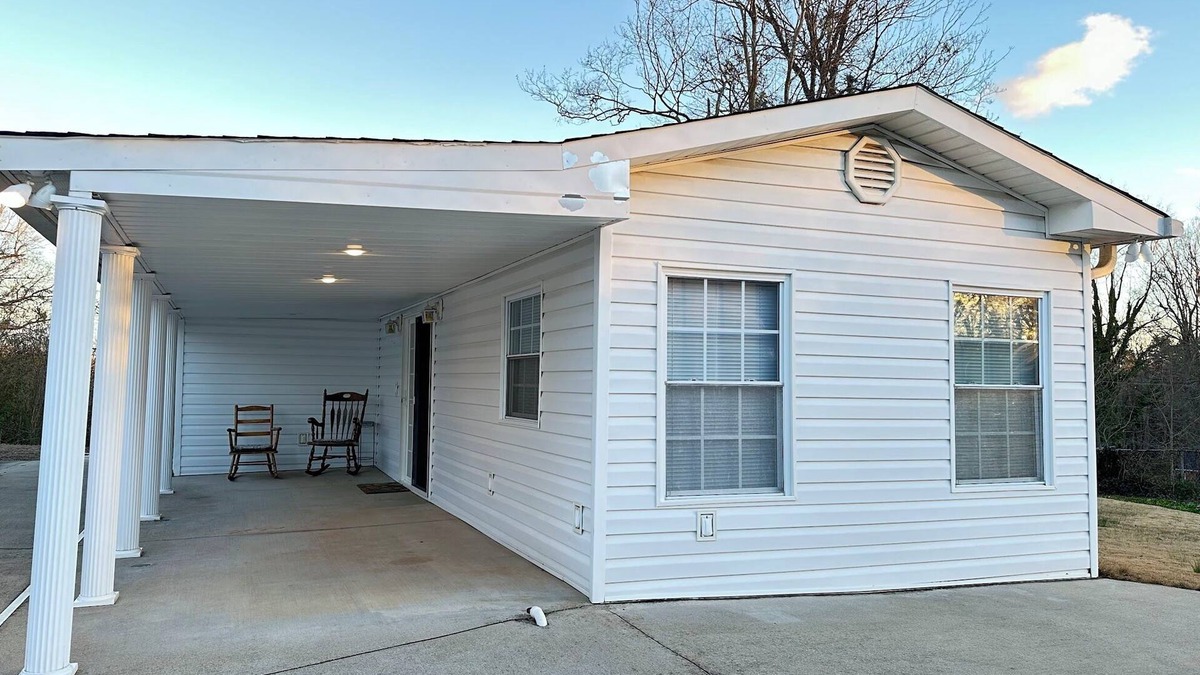 Spartanburg House | Blessed Haven - king bed guest house