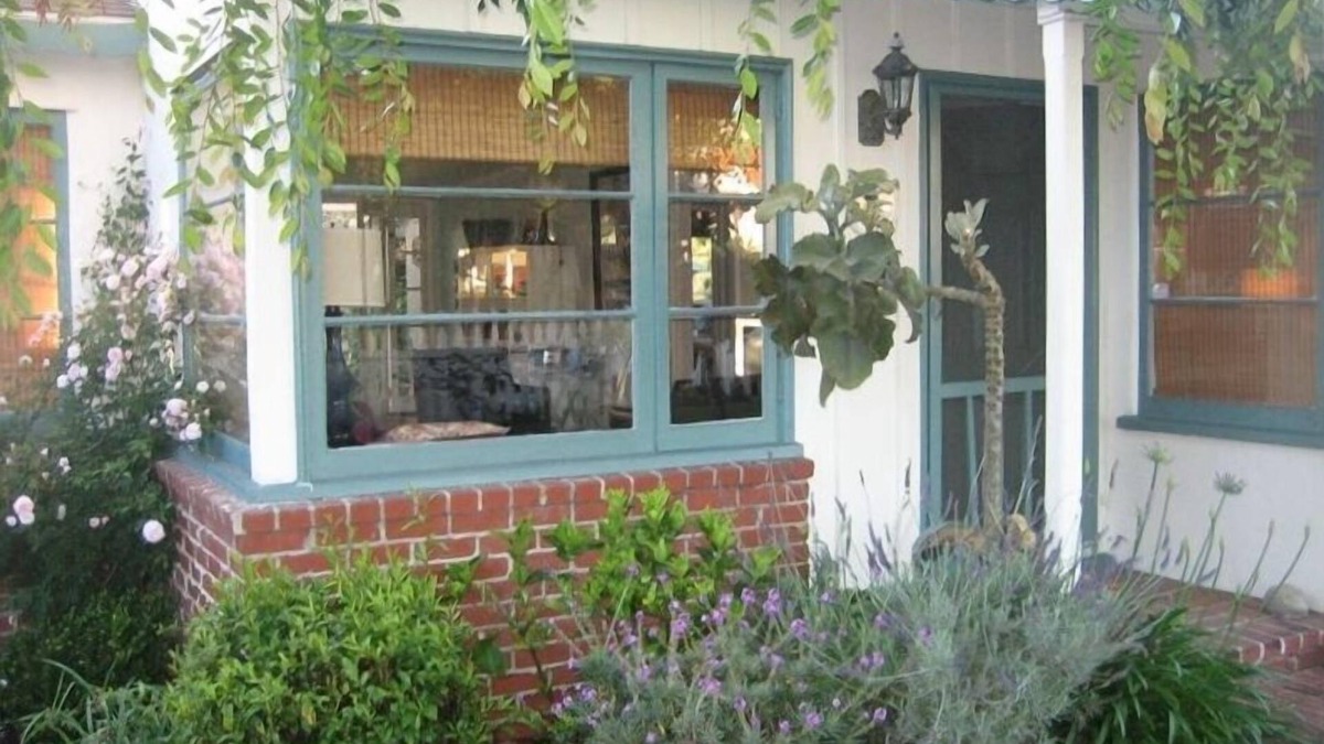 Laguna Beach Cottage | Blessing Cottage: A Vintage Cottage 2 blocks from the beach