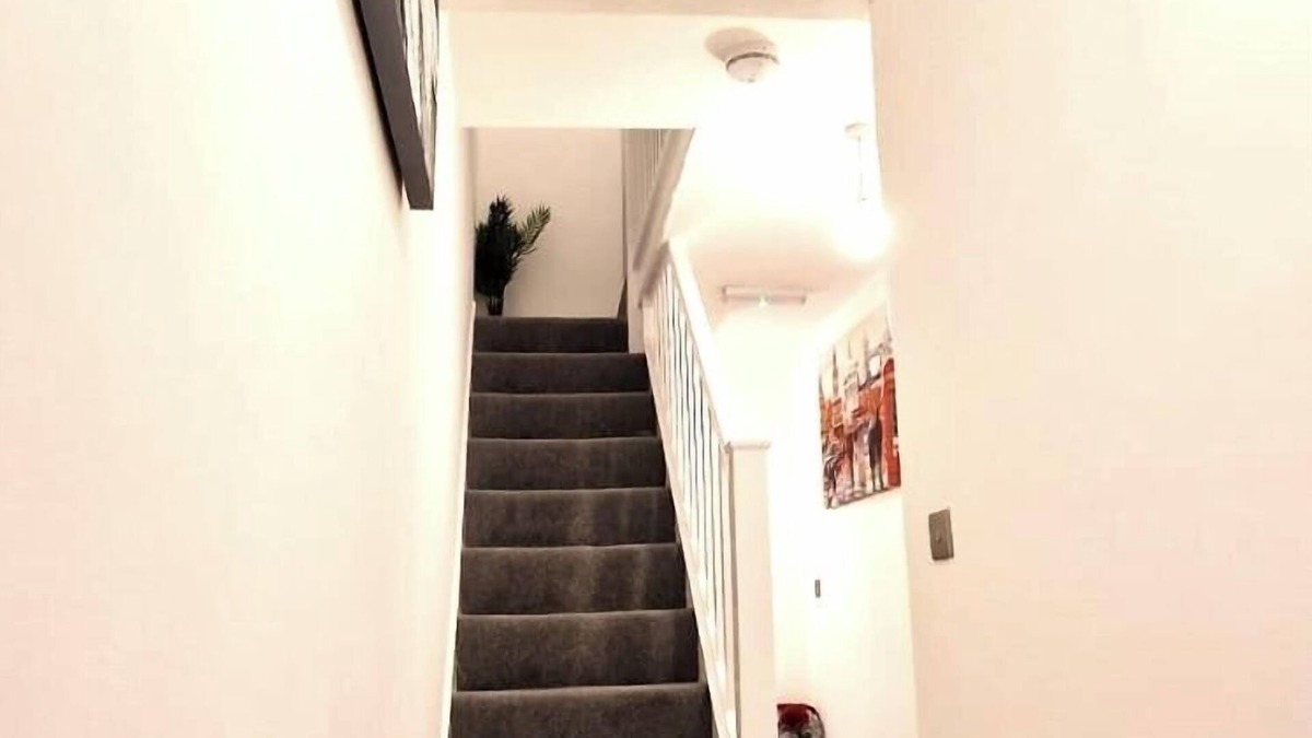 Bletchley House | Bletchley Blissful Retreat - 4 Bedroom House