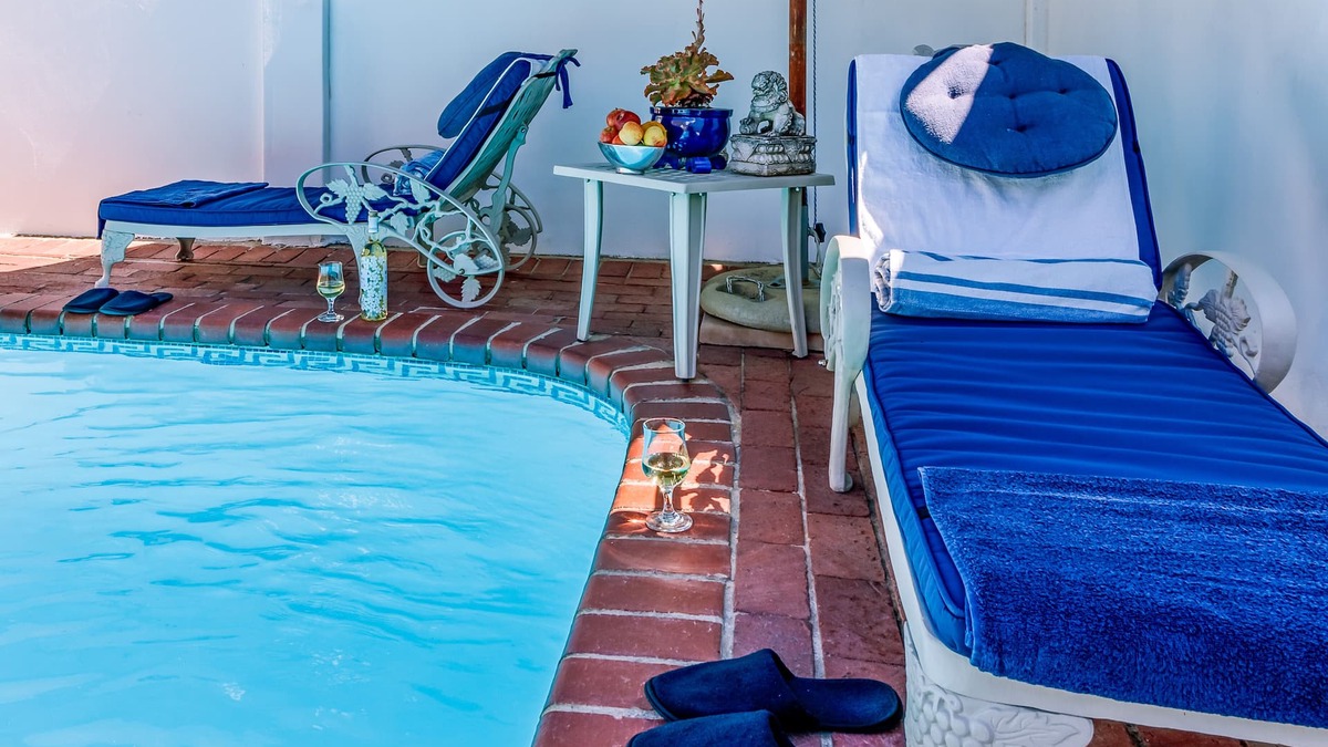 Franschhoek Cottage | Bleu Cobalt Cottage is a lovely and private self-catering cottage.