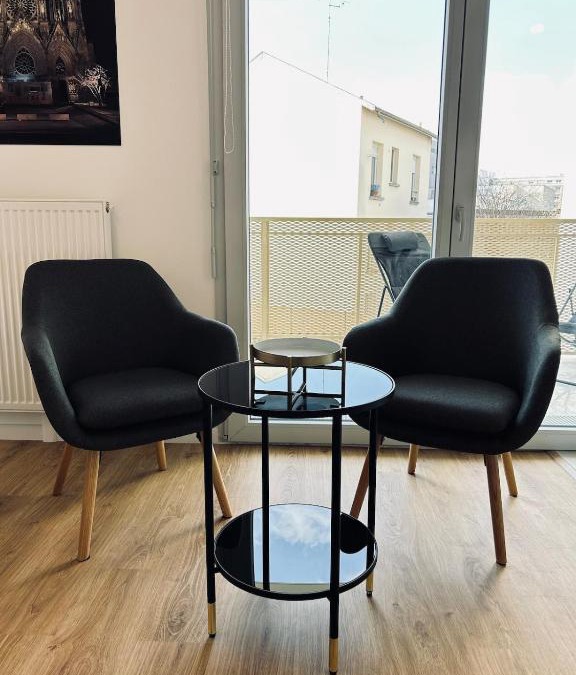 Courlancy Apartment | Bleuets studio cosy neuf terrasse proche centre