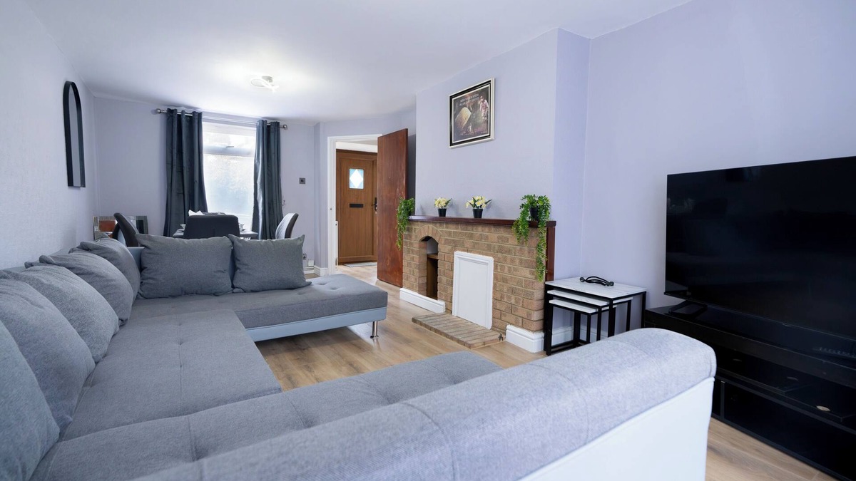 Belvedere House | Bliss House - Modern 3Beds with Sweeping Views