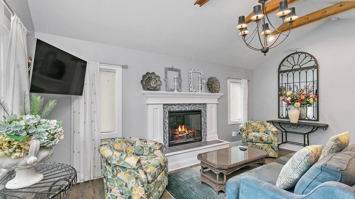 Batavia House | Bliss in Batavia near the Fox River
