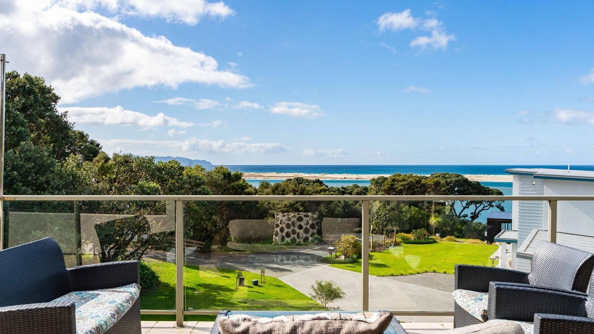 Mangawhai Heads House | Bliss on Breve - Large, spacious and comfortable home with views of the ocean and estuary