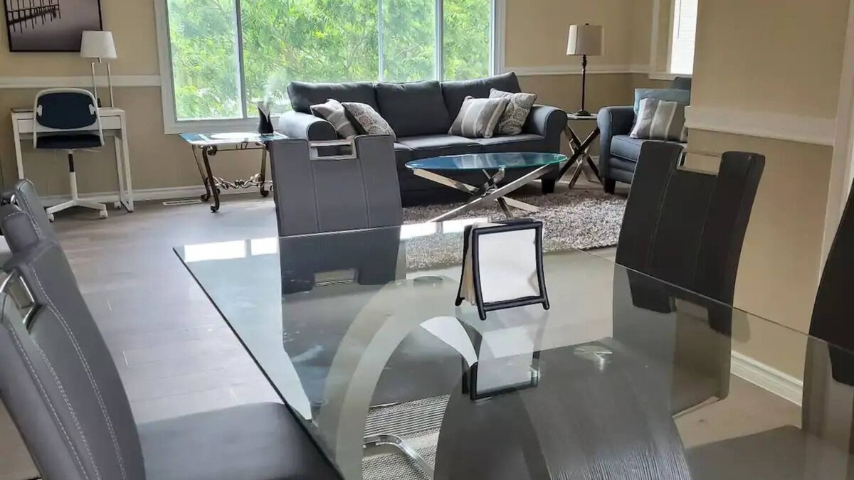 Abbotsford House | Blissful 4 bedroom Oasis Abbotsford, BC