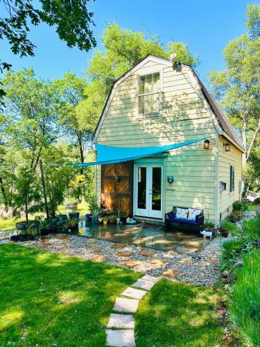 Iowa Hill Apartment | Blissful Acres hilltop cottage