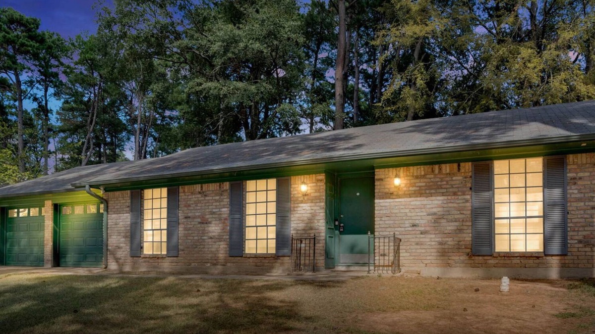 Shreveport House | Blissful, Cozy, Cute, 3-Bedroom Spacious House, Sleeps 8