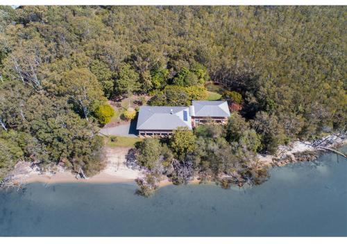 Boreen Point House | Blissful Lake Retreat