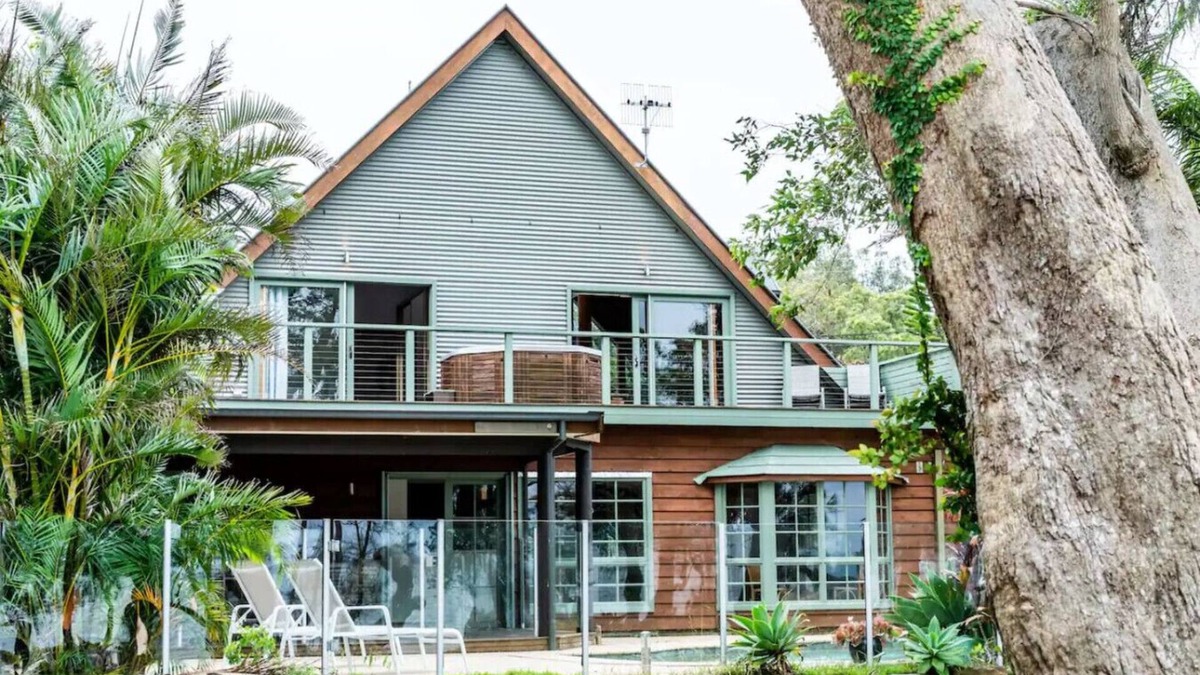 Lake Munmorah Cabin | Blissful Lakefront Pool & Oasis