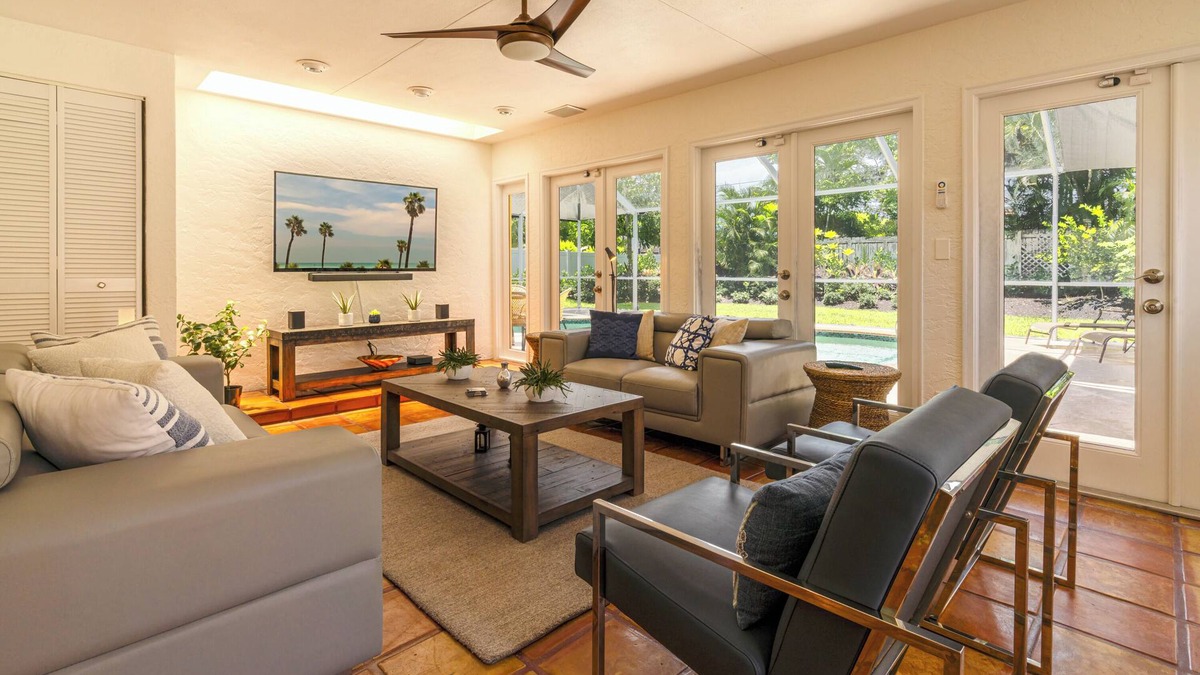 Willoughby Acres House | Blissful Sun House with Heated Salt Water Pool