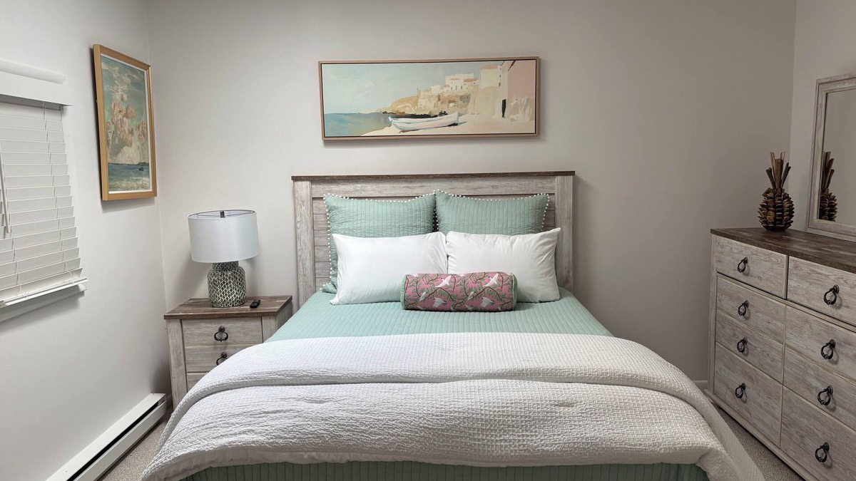South End Condo | Block from the beach, Sleeps 4/5, family friendly condo in enchanting Ocean City