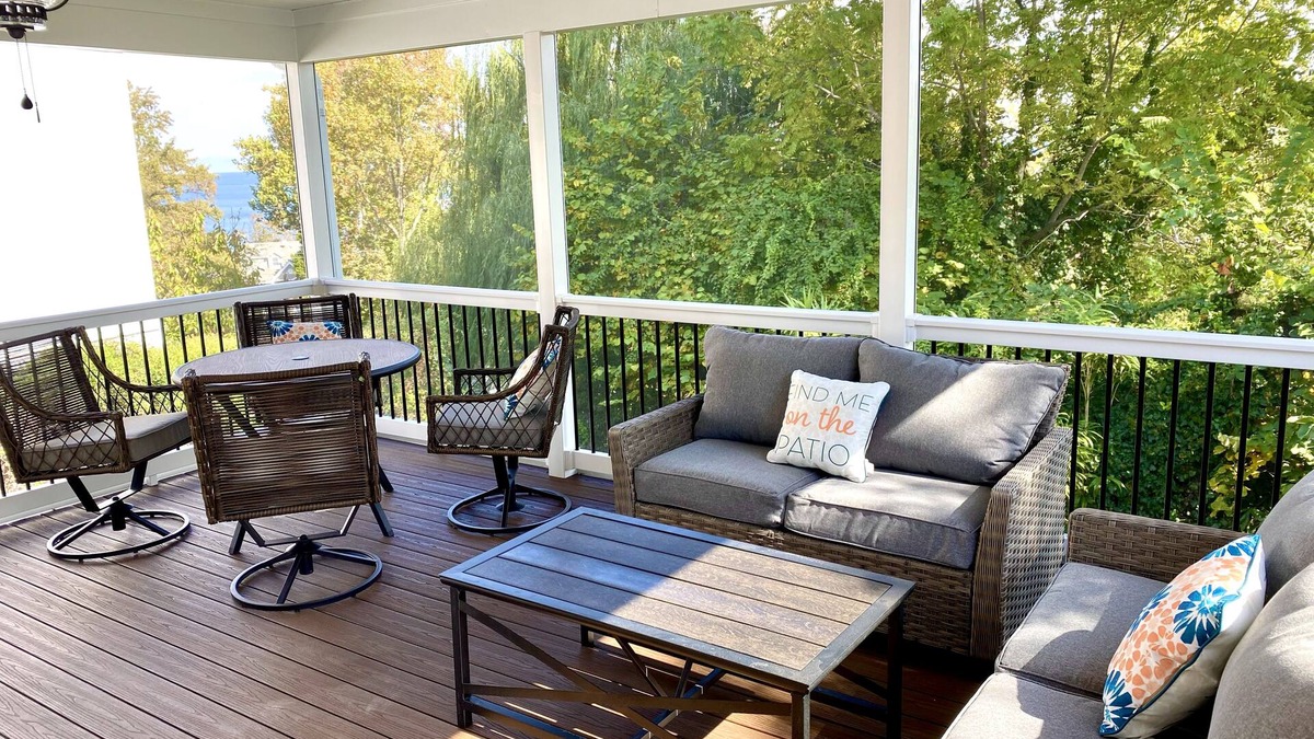 Calvert Beach-Long Beach Cottage | Block to Beach! Fossil Hunting, Hot Tub, Coffee Bar, Screened Deck, 1hr to DC