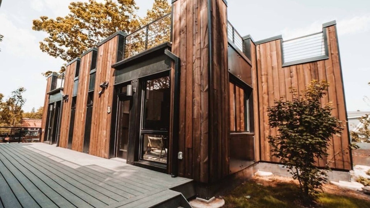 South Perry District Apartment | BlockhouseLife - A new way to travel! with Wi-fi