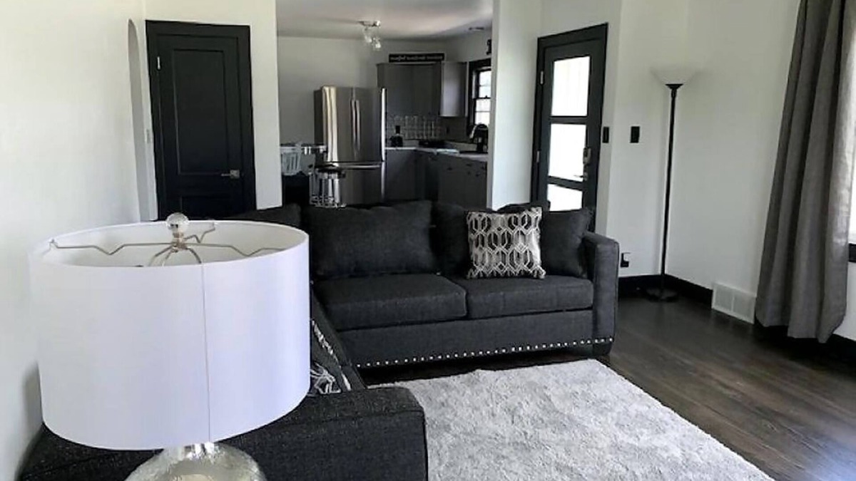 Ashwaubenon House | Blocks from Lambeau Field!