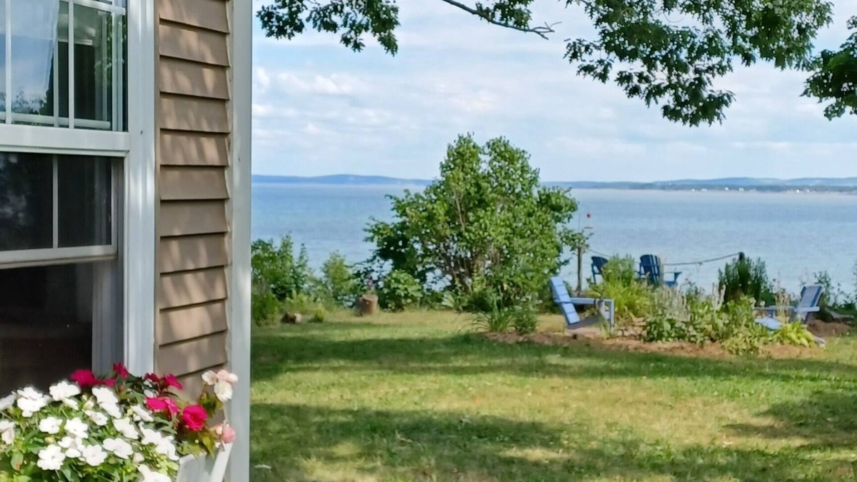Kingsport Cottage | Blomidon Rose Fan Cottage by the Water