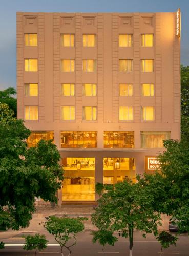 Ranjit Avenue Hotel | Bloom Boutique l Ranjit Avenue