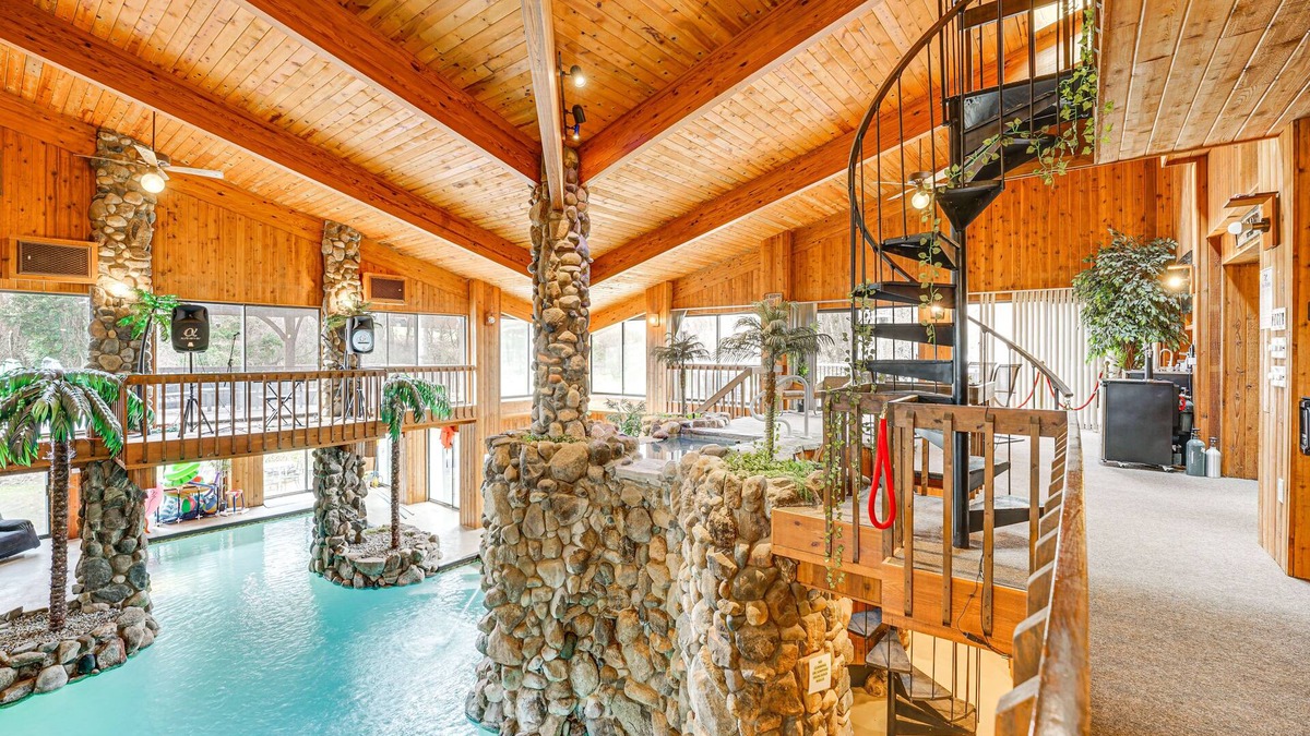 Bloomfield Hills House | Bloomfield Retreat w/Pool: 6 Mi to Riverside Park