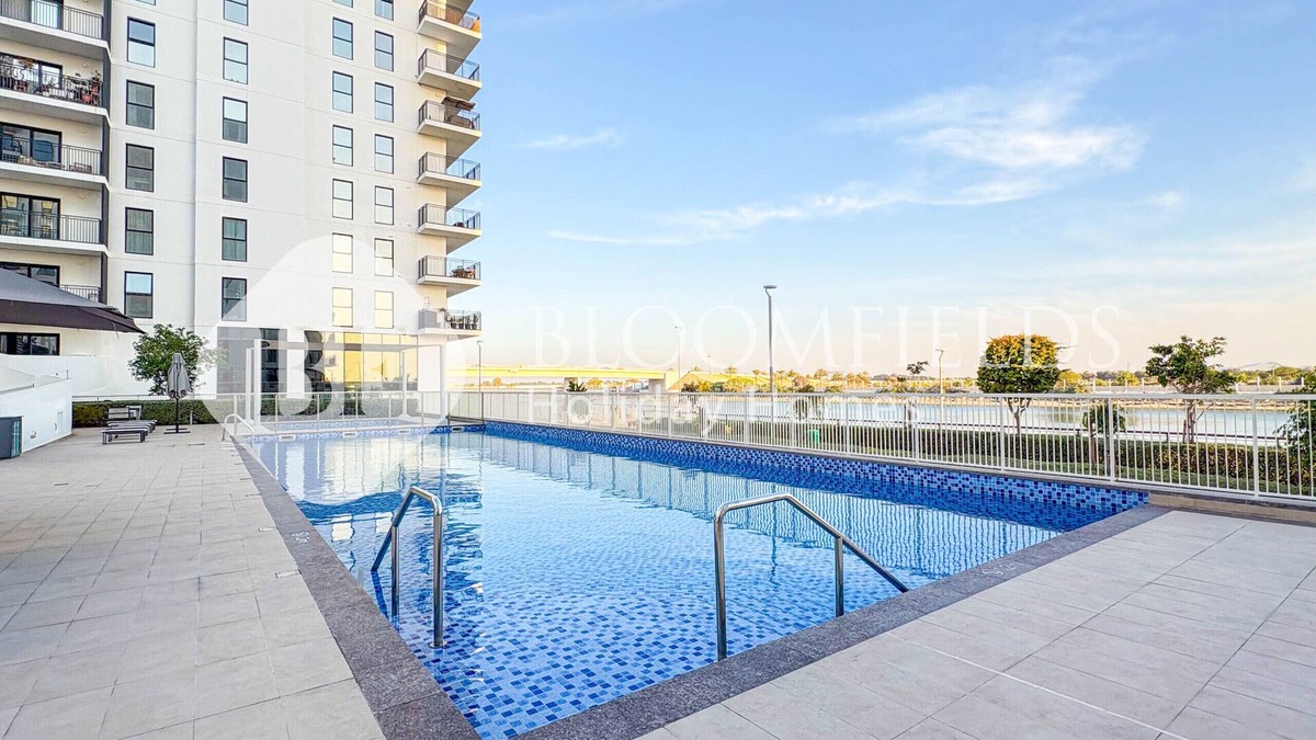 Abu Dhabi Apartment | Bloomfields Royal 2Br Water edge