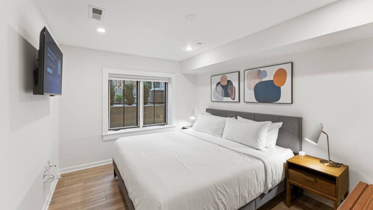 Eckington Condo | Bloomingdale Mid-Century Condo 2BR/1BA by DCottage