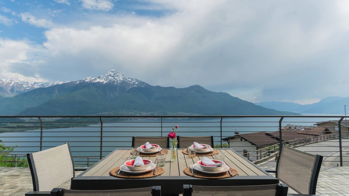 Aurogna Apartment | Blooms by the Lake