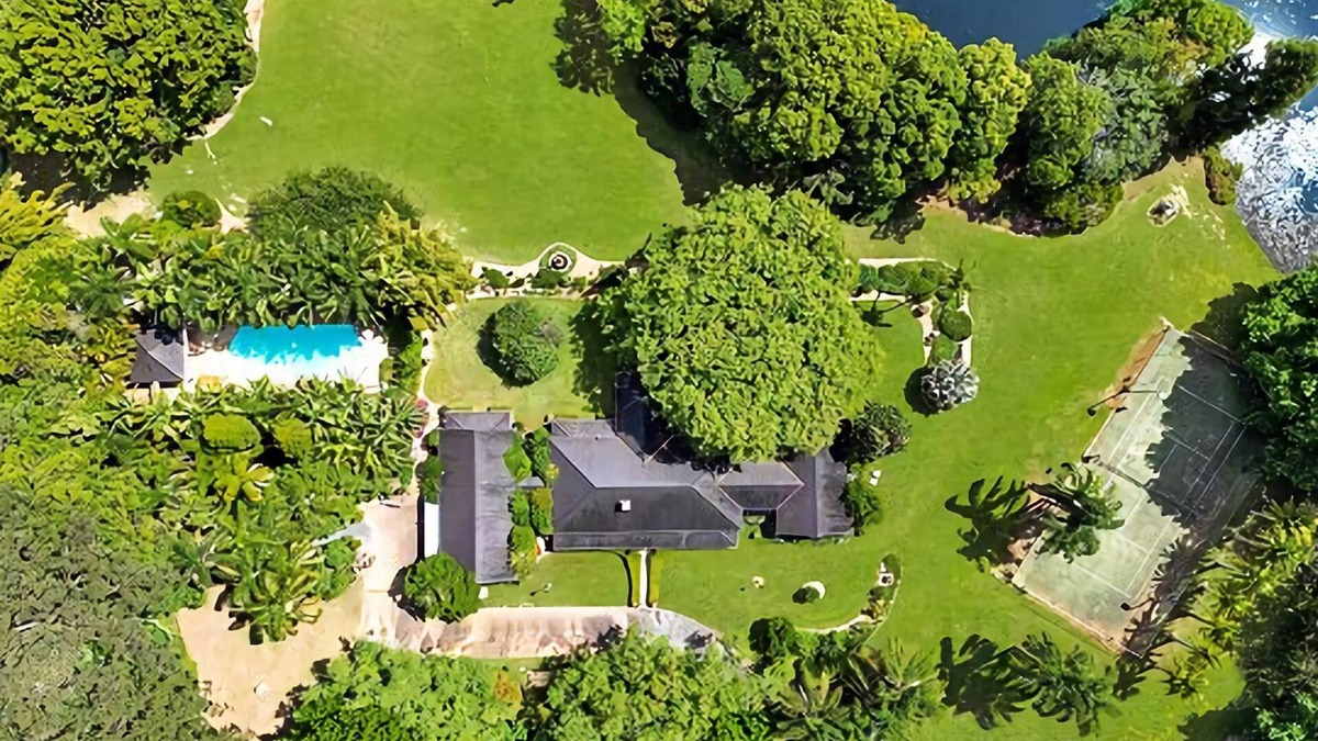 Bonville House | Blossom is a country house studio set amid beautiful classic country gardens in Bonville.